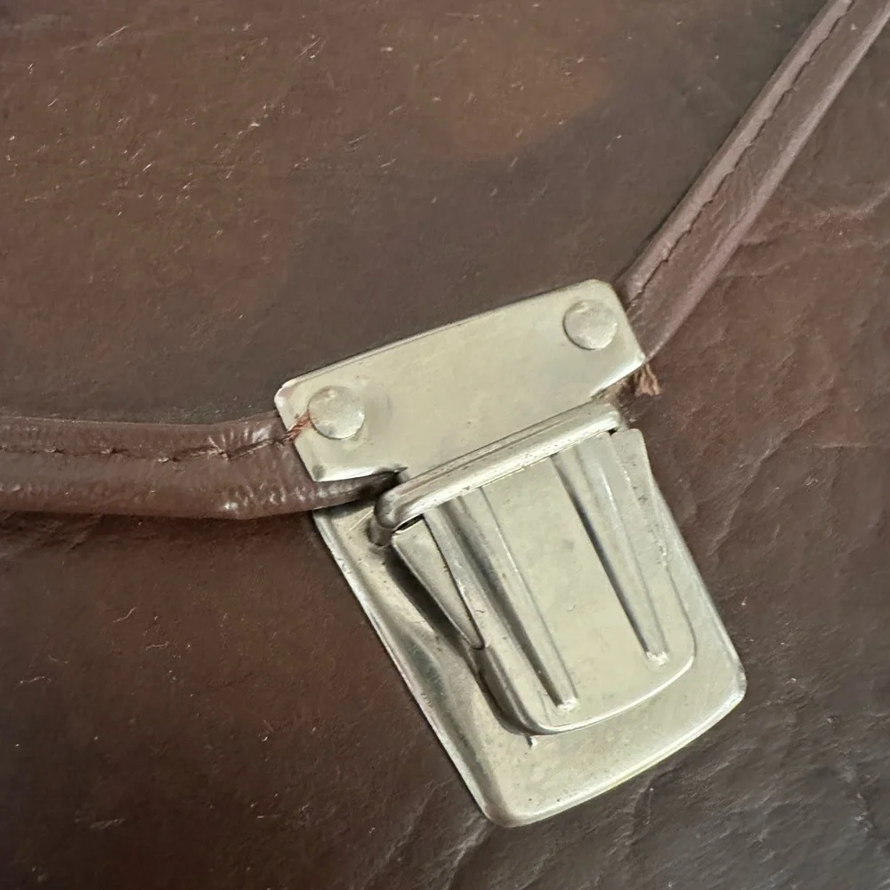 Hard Case For Detectives - Picture 9 of 11